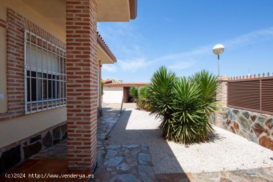 CHALET INDEPENDIENTE DE 3 HABITACIONES, 2 BAÑOS, JARDÍN Y PISCINA - TOLEDO