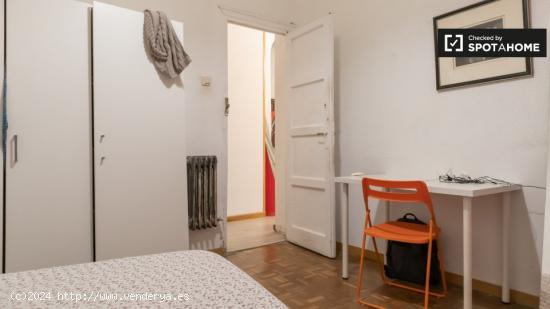 Habitaciones para alquilar en apartamento de 5 dormitorios en Madrid - MADRID