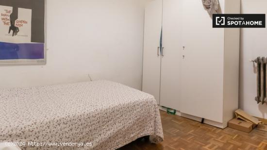 Habitaciones para alquilar en apartamento de 5 dormitorios en Madrid - MADRID