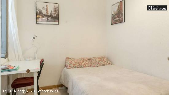 Habitaciones para alquilar en apartamento de 5 dormitorios en Madrid - MADRID