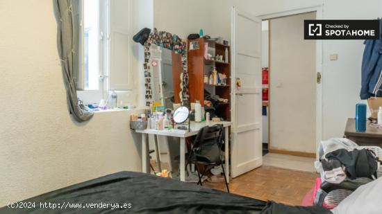 Habitaciones para alquilar en apartamento de 5 dormitorios en Madrid - MADRID