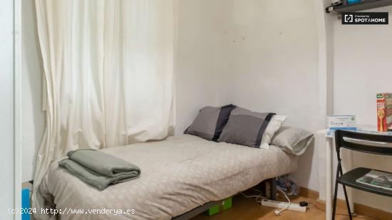  Habitaciones para alquilar en apartamento de 5 dormitorios en Madrid - MADRID 