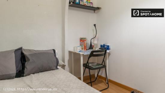 Habitaciones para alquilar en apartamento de 5 dormitorios en Madrid - MADRID