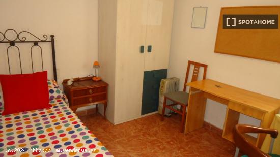 Habitación en piso compartido en Córdoba - CORDOBA