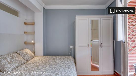 Habitaciones en alquiler en apartamento de 4 dormitorios en Valencia. - VALENCIA