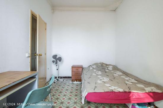  Habitación amueblada con armario independiente en el piso compartido, Eixample - BARCELONA 