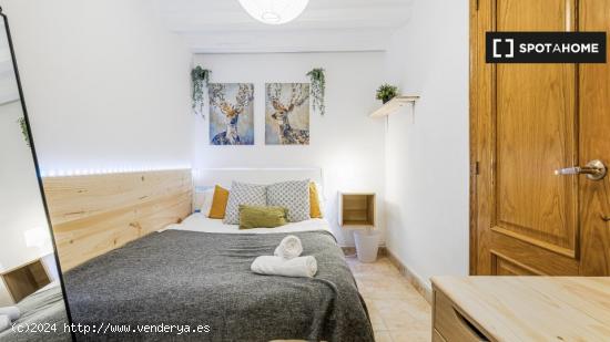 ¡Habitaciones en alquiler en un apartamento de 5 habitaciones en Barcelona! - BARCELONA