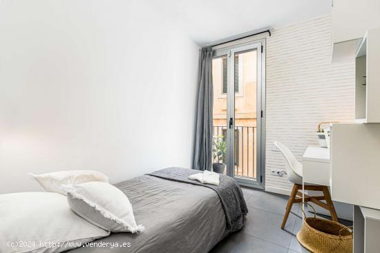 ¡Habitaciones en alquiler en un apartamento de 5 habitaciones en Barcelona! - BARCELONA