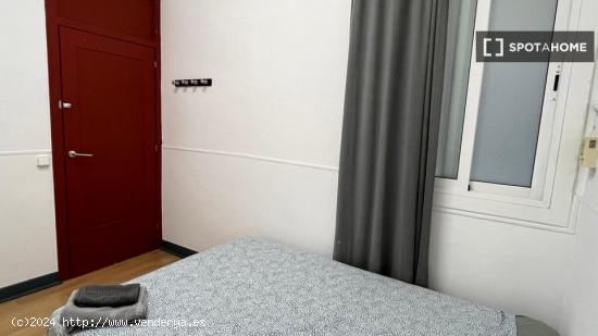 Habitación en piso compartido en barcelona. - BARCELONA