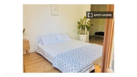 Habitación en piso compartido en barcelona. - BARCELONA