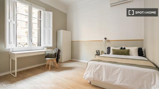 Alquiler de habitaciones en apartamento de 7 dormitorios en Barcelona - BARCELONA