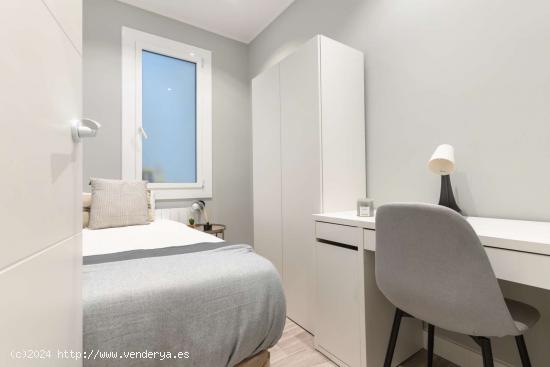 Habitaciones en apartamento de 5 dormitorios en Barcelona - BARCELONA