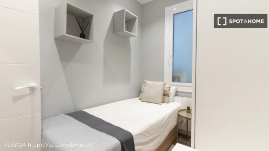 Habitaciones en apartamento de 5 dormitorios en Barcelona - BARCELONA