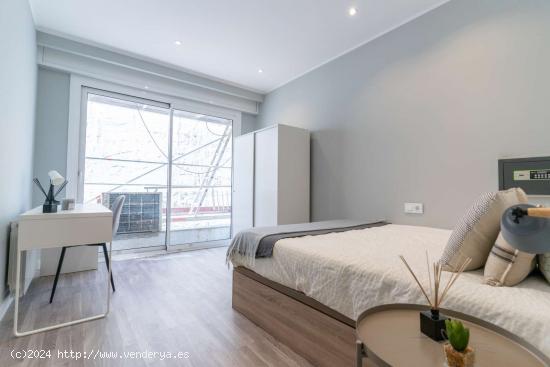 Habitaciones en apartamento de 5 dormitorios en Barcelona - BARCELONA