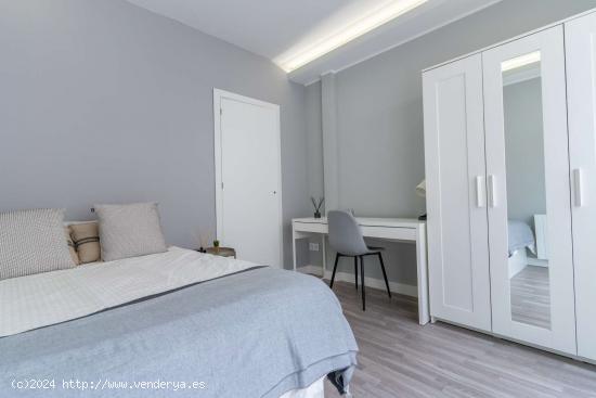 Habitaciones en apartamento de 5 dormitorios en Barcelona - BARCELONA