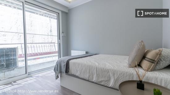 Habitaciones en apartamento de 5 dormitorios en Barcelona - BARCELONA