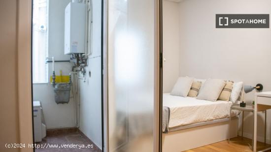 Alquiler de habitaciones en piso de 4 habitaciones en Dreta De L'Eixample - BARCELONA