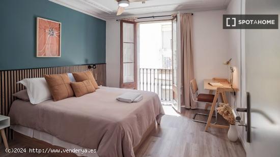 Se alquila habitación en piso de 5 dormitorios en Valencia - BARCELONA