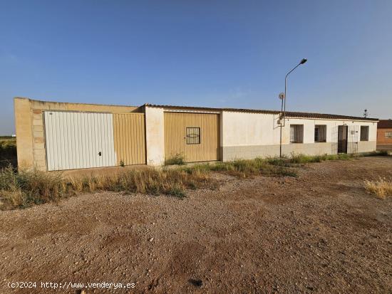 DOS CASAS CON TERRENO A LA VENTA EN FUENTE ÁLAMO - MURCIA