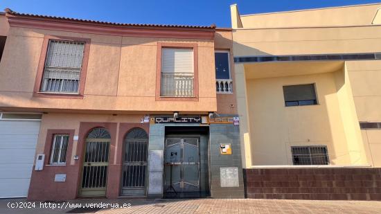 Casa con negocio en Las Norias, con opcion de compra aplazada - ALMERIA