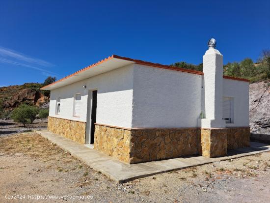 Finca de recreo a un paso de Felix con Almacén - ALMERIA