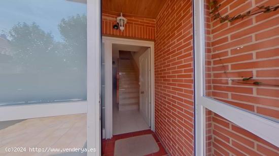 ¡DISPONIBLE!! Se Vende este precioso chalet pareado con piscina en Torrejón del Rey. - GUADALAJARA