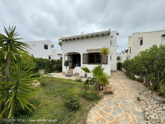 CHALET INDEPENDIENTE EN LA ZONA DE PLAYA FLAMENCA - ALICANTE