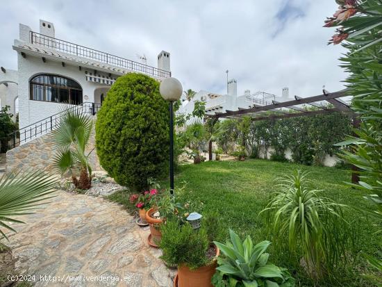 CHALET INDEPENDIENTE EN LA ZONA DE PLAYA FLAMENCA - ALICANTE