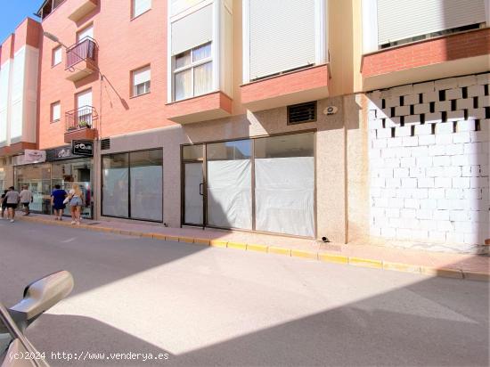 Se alquila local comercial - ALMERIA