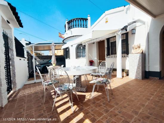 Fantástico adosado con maravillosas vistas al paisaje en Urbanización La Marina, Alicante - ALICAN