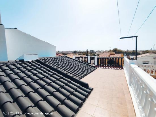 Fantástico adosado con maravillosas vistas al paisaje en Urbanización La Marina, Alicante - ALICAN