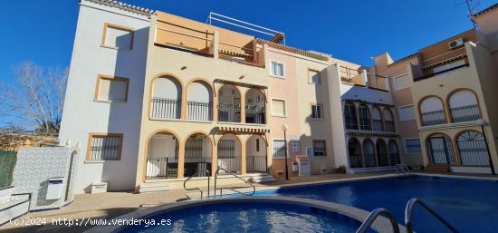 APARTAMENTO BAJO  CON 2 DORMITORIOS CON ACCESO DIRECTO A PISICNA - ALICANTE