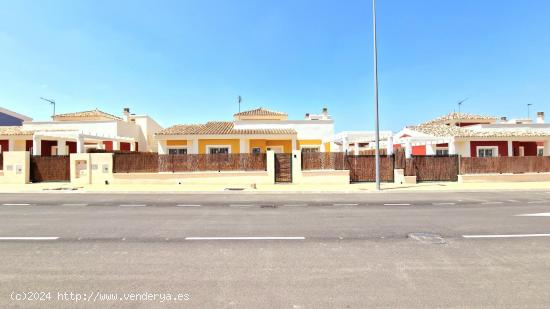 Chalets de 3 dormitorios en 1 planta y solarium en Purias (Lorca) - MURCIA