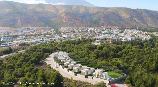  Oportunidad única en Sierra Cortina! Villa de lujo de reciente construcción - ALICANTE 