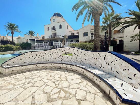 Espectacular Duplex ubicado en COSTA HISPANIA uno de los sitios más exclusivos de Gran Alacant - AL