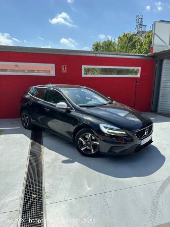 Volvo V40 2.0 D2 R-Design Momentum Auto - Granollers