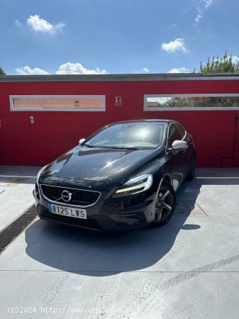 Volvo V40 2.0 D2 R-Design Momentum Auto - Granollers