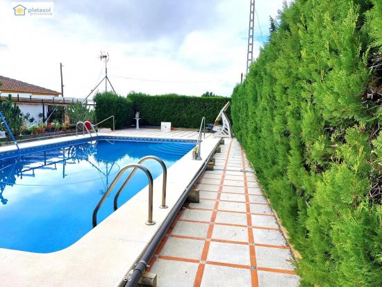  Chalet con piscina en plena sierra de Sevilla - SEVILLA 