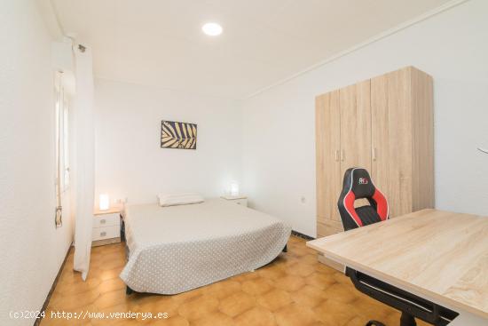 Habitación grande de alquiler en Elche zona Poeta Miguel Hernández - ALICANTE