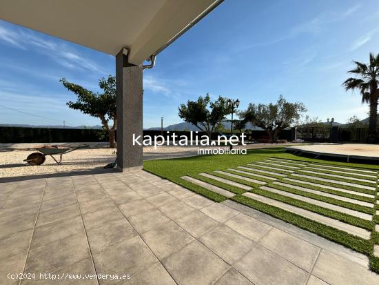 Chalet a la venta en Gaianes - ALICANTE