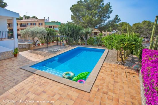 CHALET FAMILIAR DE ESTILO MEDITERRANEO EN FRENTE DE LA PLAYA EN SANTA PONSA - BALEARES