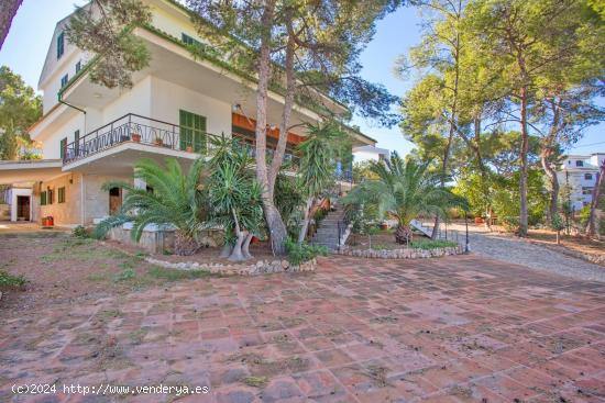 VILLA FAMILIAR EN SANTA PONSA CON VISTAS AL MAR CON ENORME POTENCIAL DE RENOVACION - BALEARES