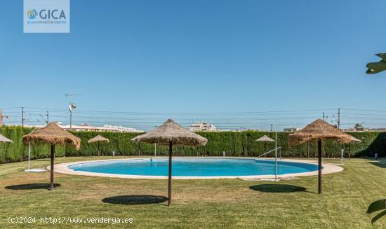 MAGNÍFICO ÁTICO CON AMPLIA TERRAZA EN ALQUILER, ZONA HIPERCOR. - CADIZ