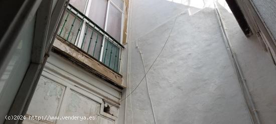 EDIFICIO EN SAN JOSE EN EL CENTRO HISTÓRICO DE CÁDIZ - CADIZ