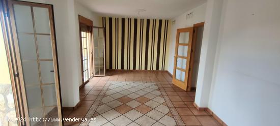 VENTA CHALET ADOSADO LOS SANTOS DE MAIMONA - BADAJOZ