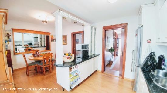 VENTA DE CASA ADOSADA EN ZONA CÉNTRICA DE FUENGIROLA. 4 DORMITORIOS, REFORMADO Y GARAJE. - MALAGA