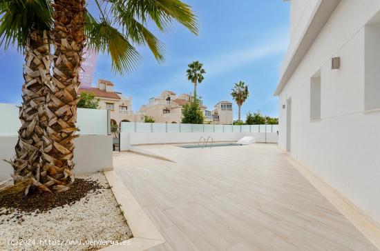 OBRA NUEVA - VILLA CON 3 DORMITORIOS, PISCINA, PARKING, SOLÁRIUM. - ALICANTE