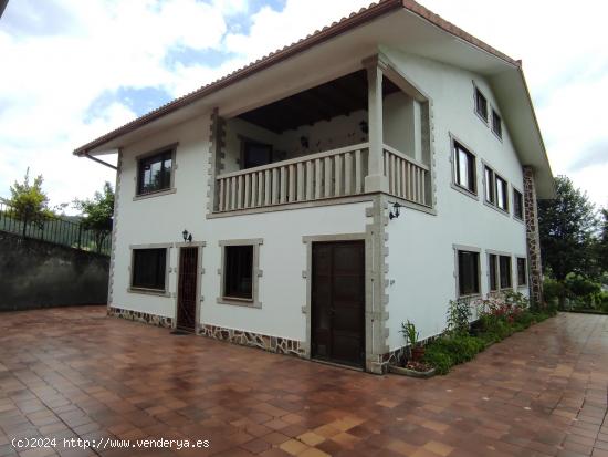 CASA EN VENTA CON AMPLIA FINCA - PONTEVEDRA