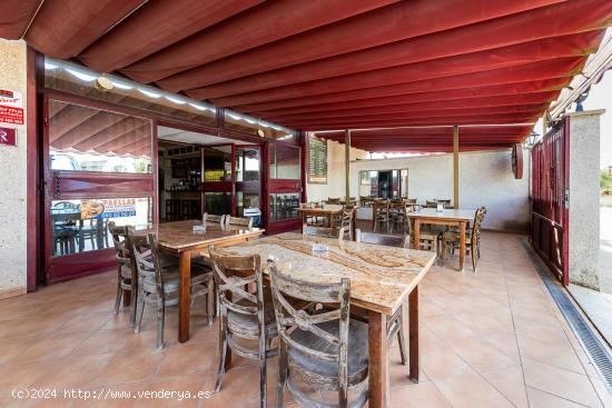 Nave industrial de tres alturas y con licencia de bar restaurante - BALEARES