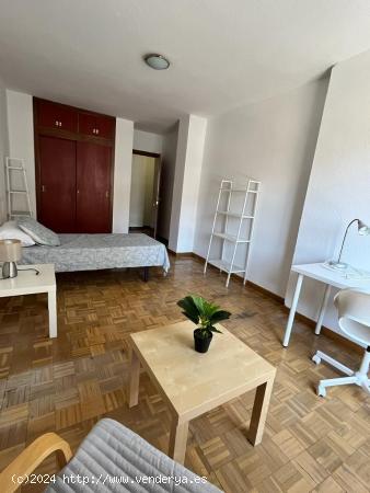 Habitación para estudiantes - GRANADA